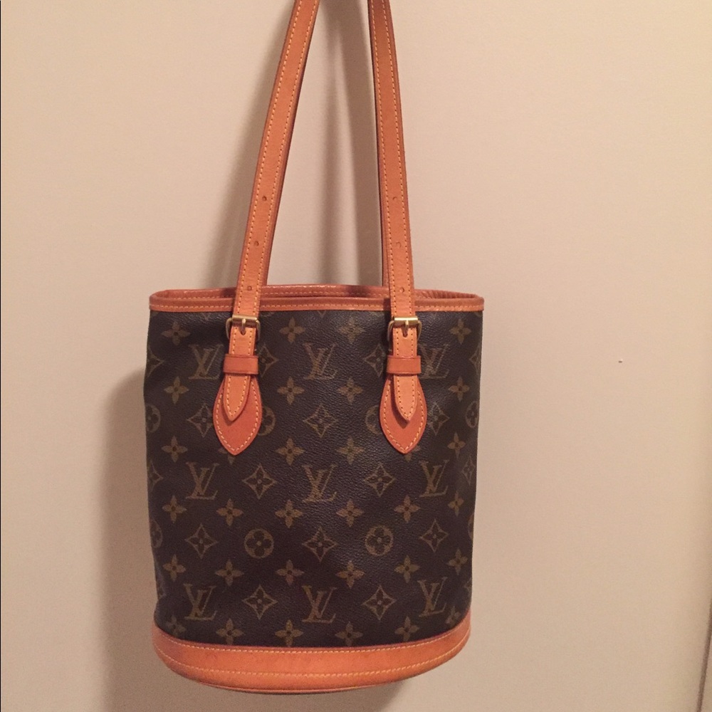 💕 💯 authentic Vintage Louis Vuitton bucket pm 💕